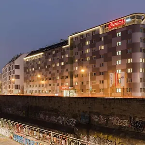 Hampton By Hilton West Szálloda